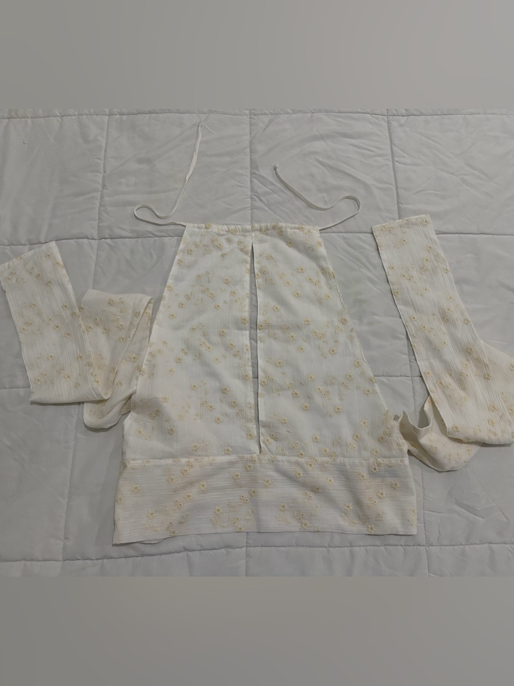 NWOT Sky to Moon White Embroidered Floral Halter Full Open Front Top M